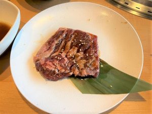 焼肉きんぐ　【名物】厚切りハラミステーキ～ガリバタ醤油～